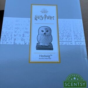 Scentsy Hedwig Warmer - Gray and White